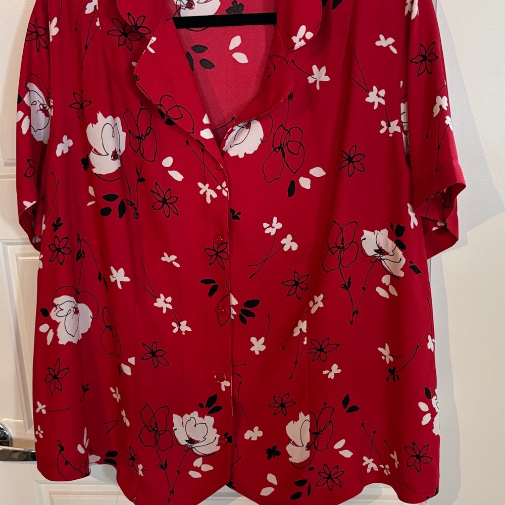Women’s Alfred Dunner Floral Red Flowered Ss Blouse unique cut button down